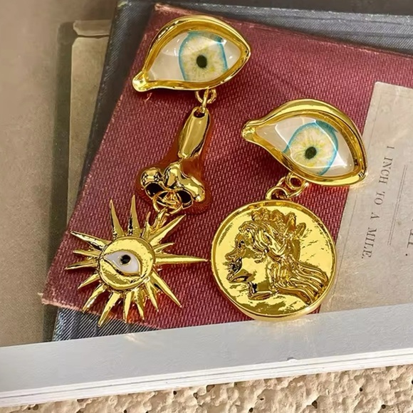 Gaze Eyes Gold Nose Sun Embellished Protection Abstract Earrings - Picture 1 of 5